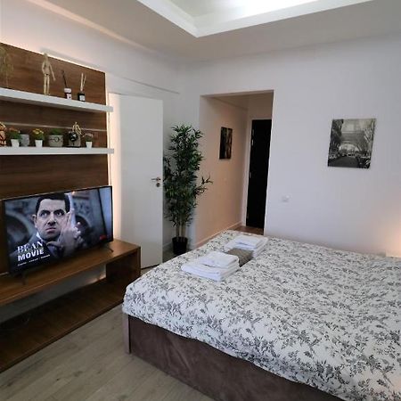 Charming City Center Apartment - Free Minibar Bukarest Exterior foto