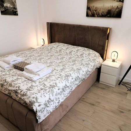 Charming City Center Apartment - Free Minibar Bukarest Exterior foto