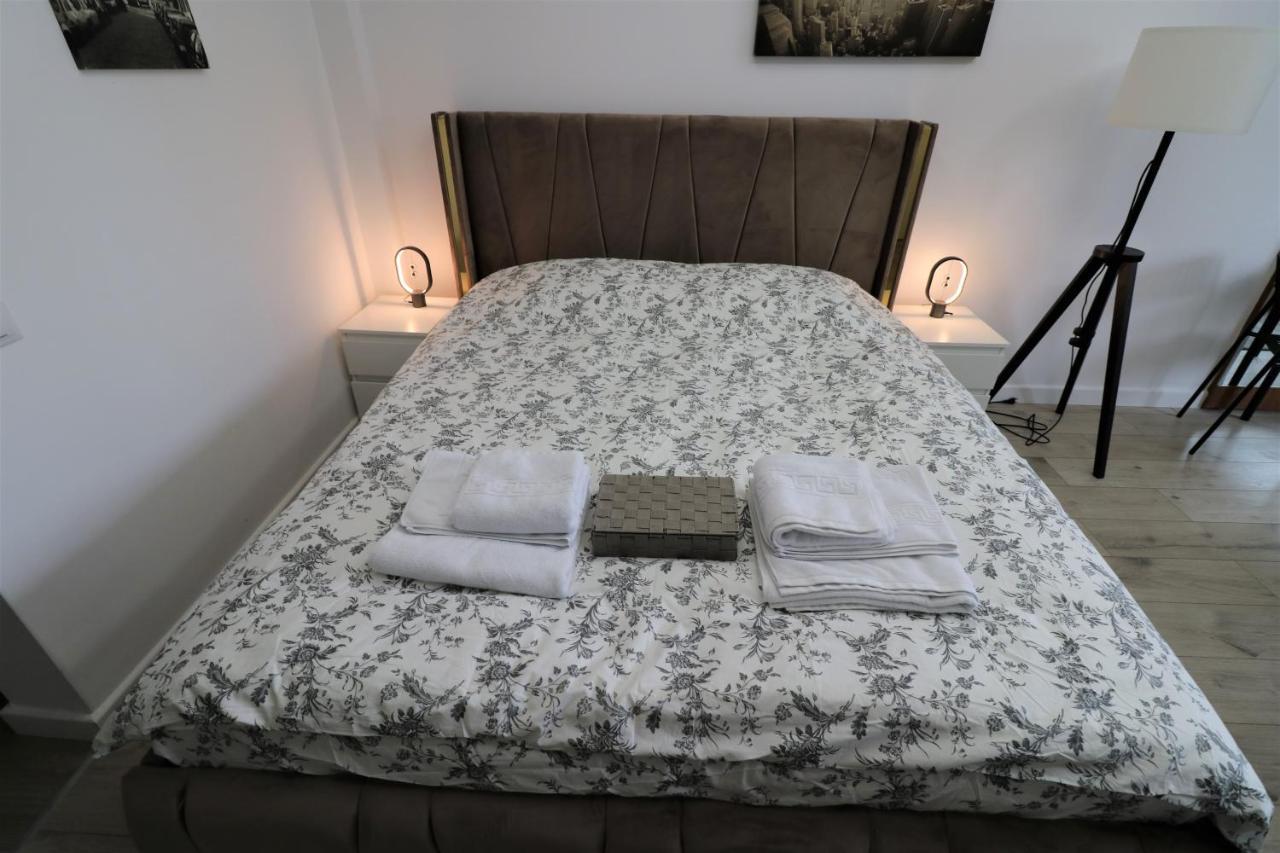 Charming City Center Apartment - Free Minibar Bukarest Exterior foto