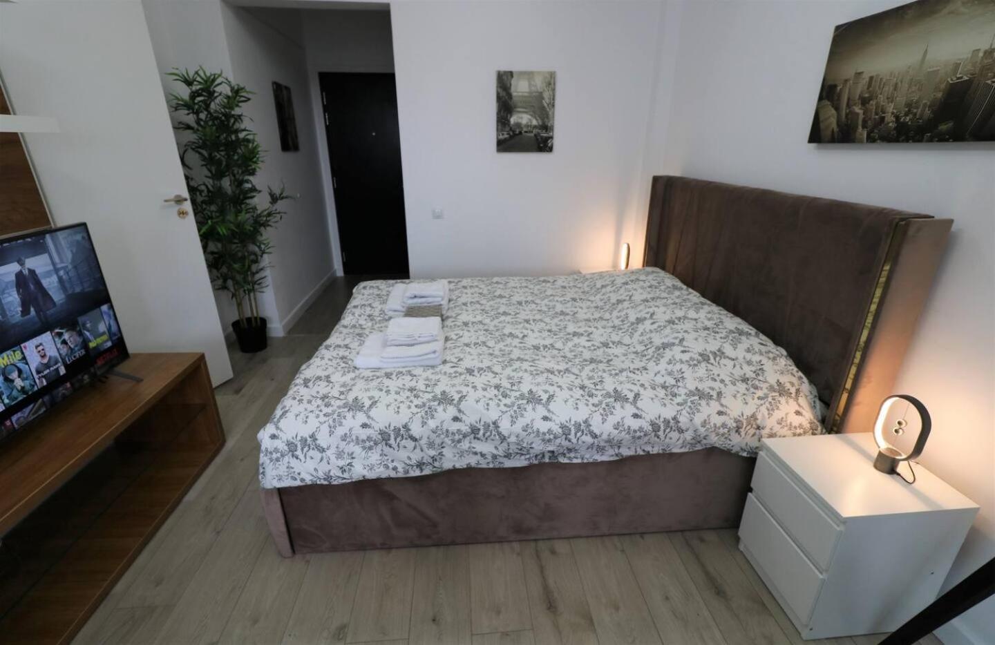 Charming City Center Apartment - Free Minibar Bukarest Exterior foto