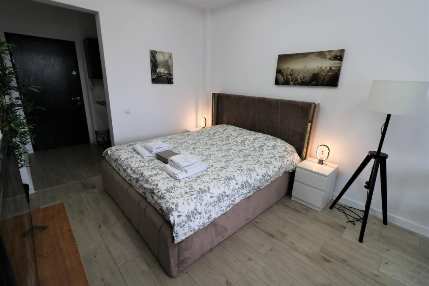 Charming City Center Apartment - Free Minibar Bukarest Exterior foto