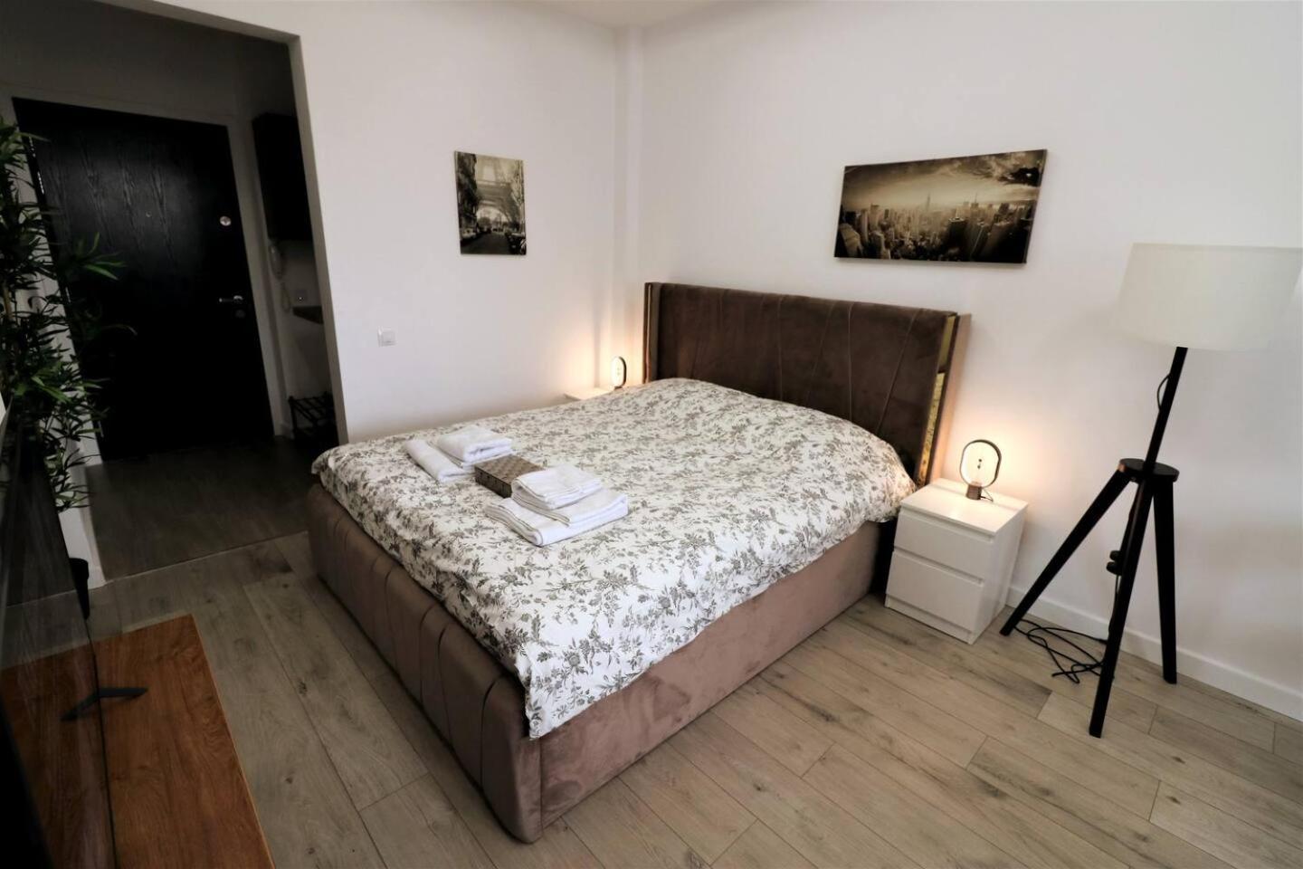 Charming City Center Apartment - Free Minibar Bukarest Exterior foto